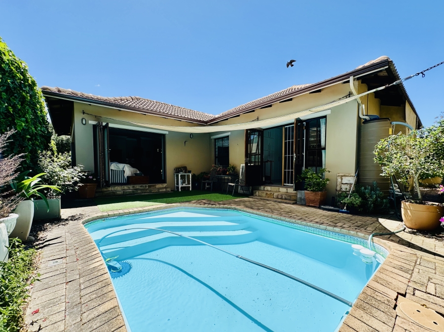 3 Bedroom Property for Sale in Sandbaai Western Cape